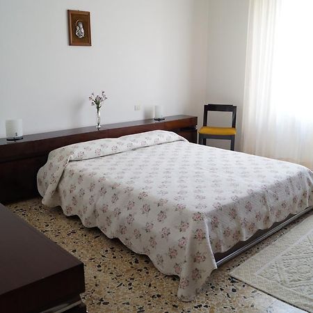 Bed and Breakfast Il Melograno Oristano Habitación foto