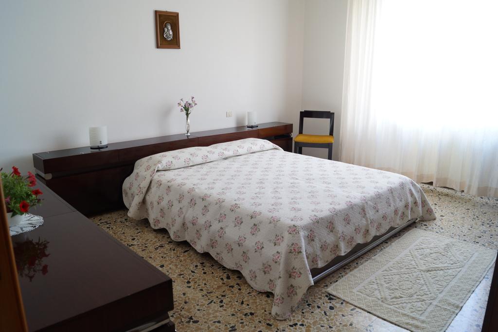 Bed and Breakfast Il Melograno Oristano Habitación foto